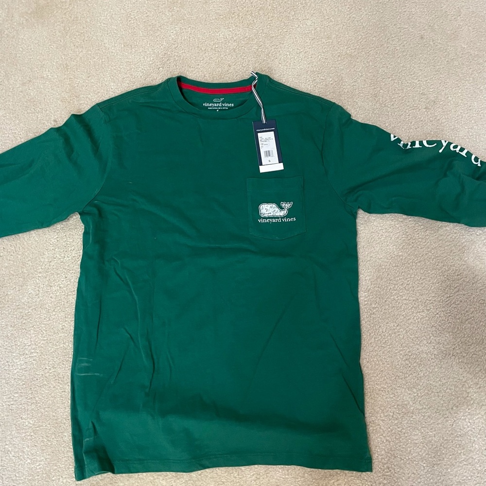 Long sleeve Vineyard Vines Adult small, tags on